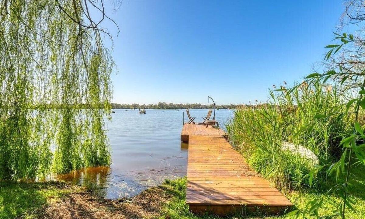 Goulburn Weir House | Whispering Willows | Absolute Waterfront Escape
