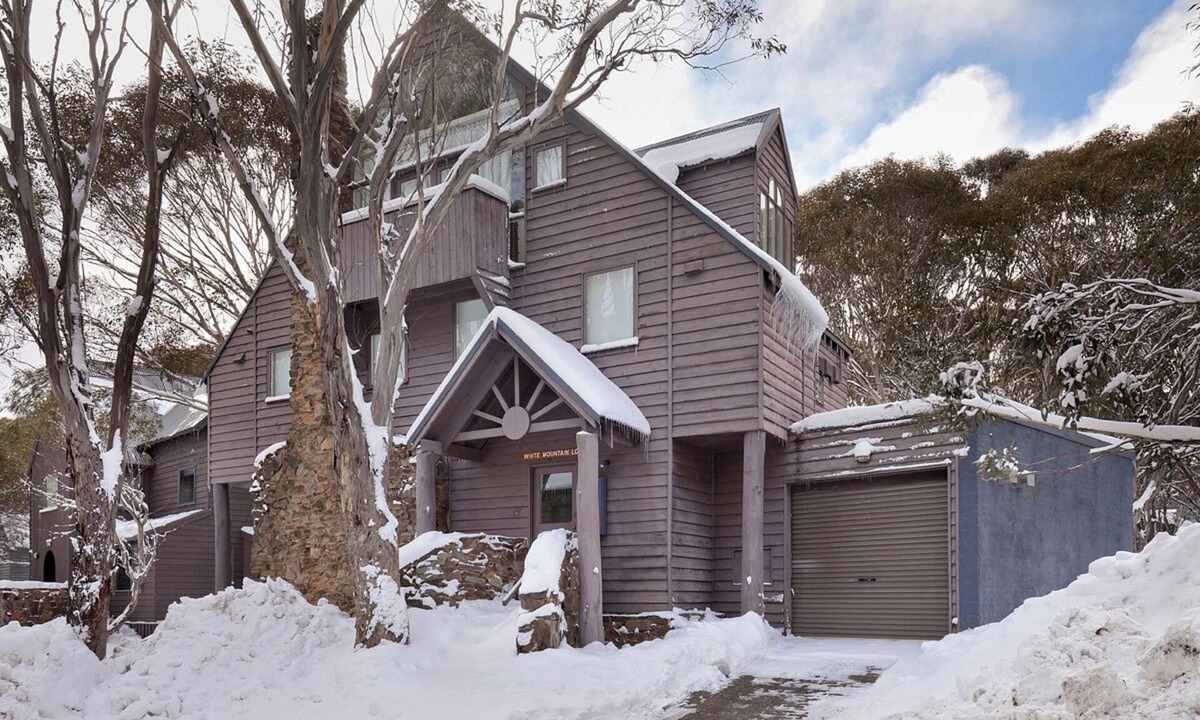 Dinner Plain Ski Chalet | White Mountain Lodge - Dinner Plain