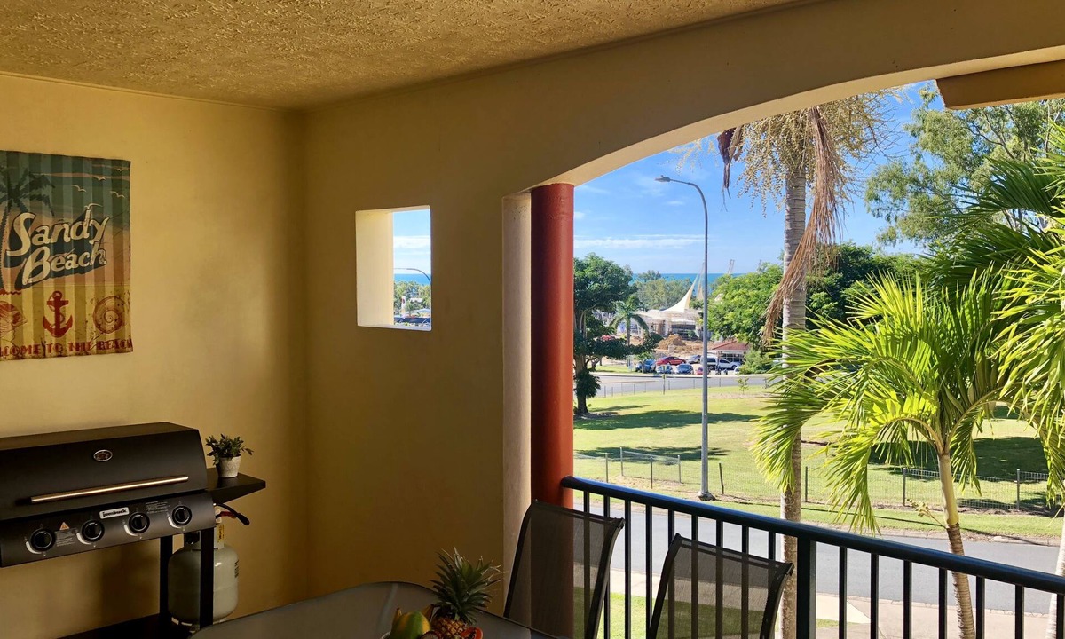 Cannonvale Apartment | Whitsunday Views | Couples or Families | Great location.