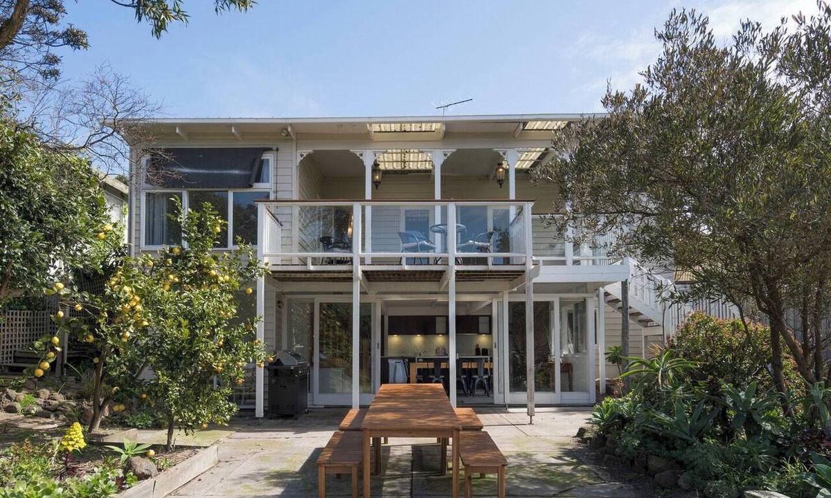 Frankston House | Willow Landing Beach House with Private Jetty