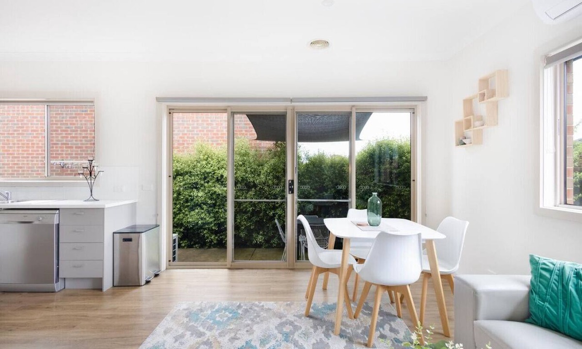 Brown Hill Apartment | Work & Unwind in Comfort: Ballarat 2 bed Apartment
