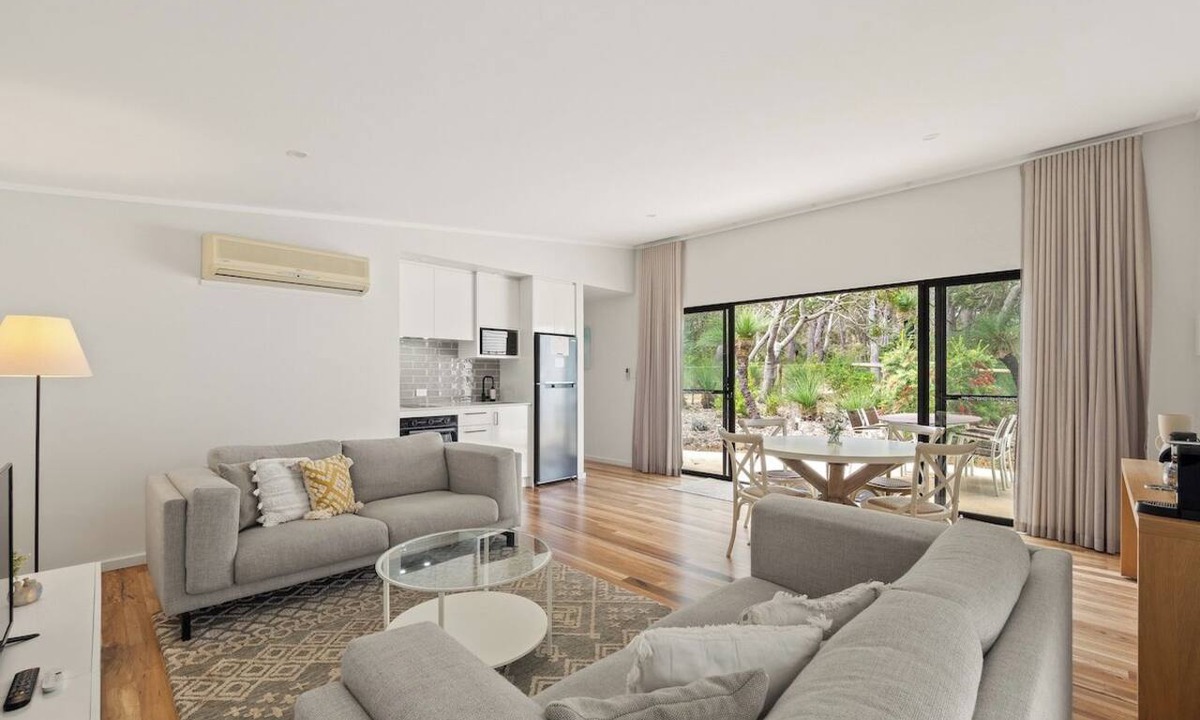 Yallingup Apartment | Wren Studio: Modern Comfort in Nature's Embrace
