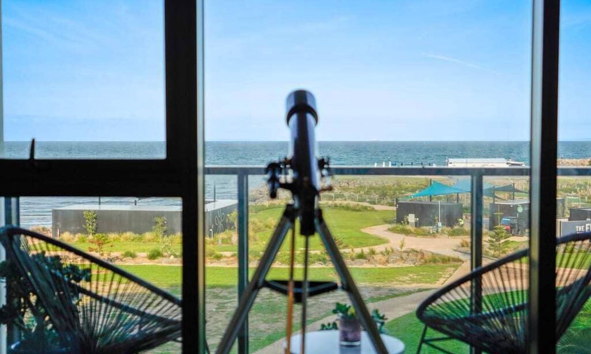 Werribee South Apartment | Wyndham Harbour Luxury Bayside Haven