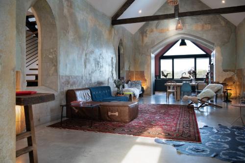 Yandoit House | Yandoit Church