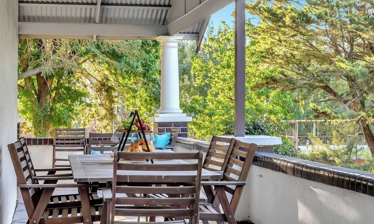 Talunga House | Yucanta Park Gorgeous Estate meets Scenic Getaways