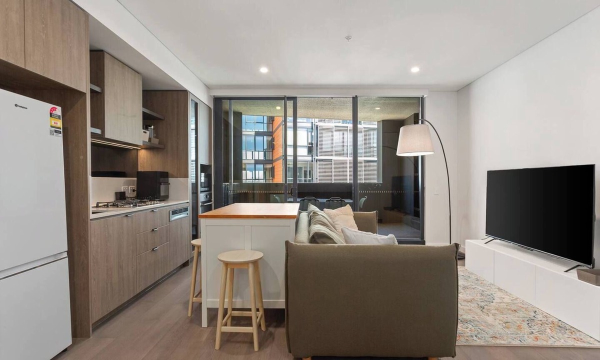Zetland Apartment | Zetland Base Urban Comfort near Dining and Transport