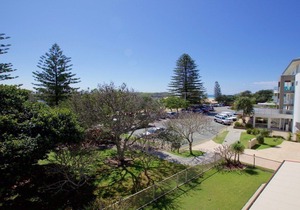 19 Hume Parade unit 2 Currimundi QLD