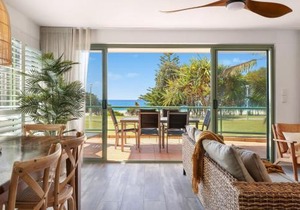 Apartment 3 Surfside - beachfront with ocean views in Byron Bay