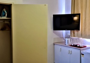Brunswick Tower Hotel in Brunswick
