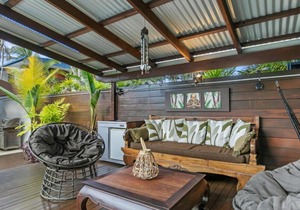 Coconut Blue - Private Heated Pool, Walk to Beach, Restaurants & Shops, Tropical Courtyard Shower