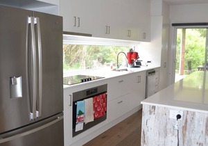 Dune Retreat - beautiful modern home amongst the dunes in Venus Bay