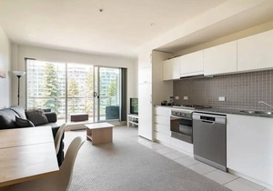 Glenelg Holiday Apartments-The Pier. Direct Beach Front. Free Parking.