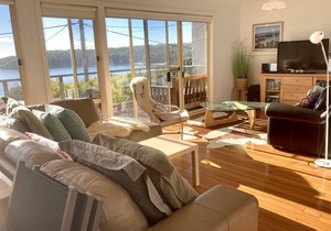 Gorgeous pet-friendly house at Pambula Beach.