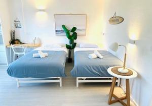 HolidayRento Bondi Rooftop Pool & Air Con Studio