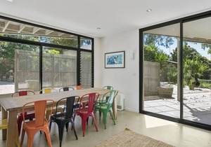 Located in the best area of Central Torquay and set on a large old Torquay block in TORQUAY