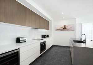 Luxury Apartment Caves Beach 4 Bed WiFi & Parking in Caves Beach