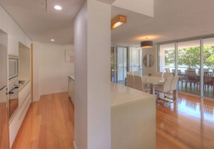 Maggies Beachfront Apt. 10 in Horseshoe Bay