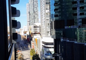 Modern 2BR CBD Apartment with Spa, Foxtel and Wifi in Carlton