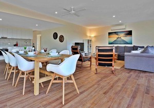 Pambula Beach Holiday Retreat - 2 Queen bedrooms, 12pm checkout