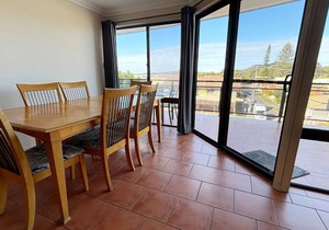 Paragon Apartment 8 - walk to the beach