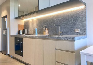 Pride Fawkner Apt *Balcony WIFI+POOL/GYM+Smart TV Netflix & Foxtel in Melbourne