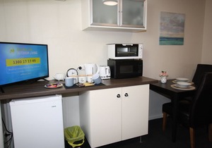 ❤ RESORT POOLSIDE STUDIO - WALK TO BEACH, BARS, RESTAURANTS, CAFES, CINEMAS ❤