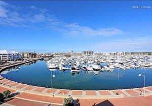 ❤ RESORT POOLSIDE STUDIO - WALK TO BEACH, BARS, RESTAURANTS, CAFES, CINEMAS ❤