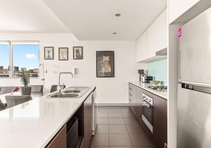Spacious 2-Bed with Two Balconies with City Views in Sydney