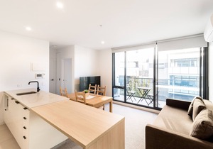 Spacious 2BR Brunswick Apt in Brunswick
