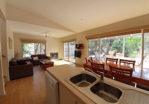 Steamer - 1 Nt(waterfront) in Forge Creek