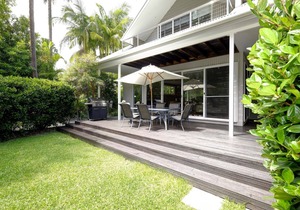 THE BEACH HOUSE - BYO LINEN in Elizabeth Beach