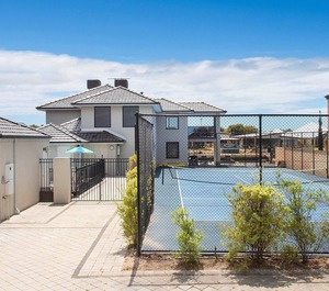 Canal Life Villa Tennis Court Jetty 