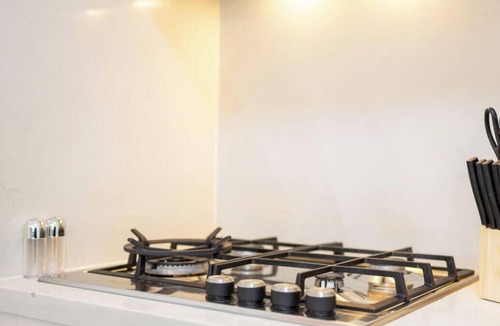 Chippendale Apartment | 位于Chippendale的二房温馨公寓