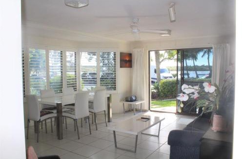 Noosaville Apartment | 1 Aarons Villa