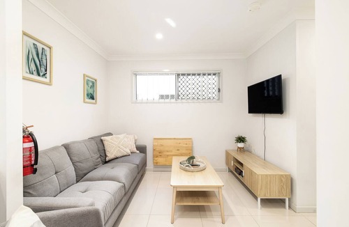 Rocklea Apartment | 1 Bdr Apt w/AC | Kitchen | Parking | 331F1