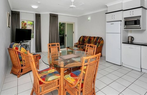 Trinity Beach Apartment | 1 Bedroom Apartment Tropical/Standard View