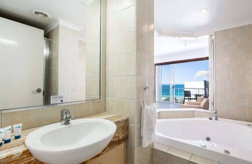 Kings Beach Resort | 1 Bedroom Rooftop Poolside Tower