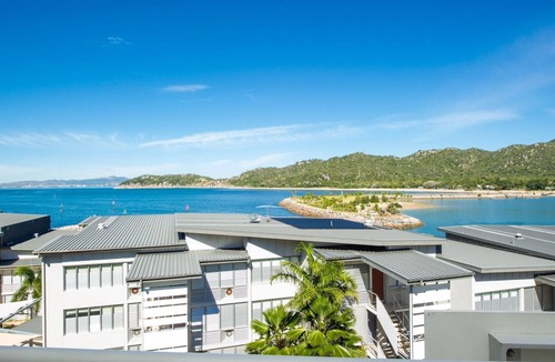Nelly Bay Apartment | 1 Bright Point Apartment 1502