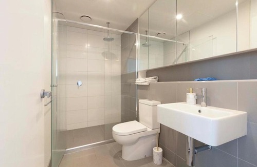 South Melbourne Apartment | 1 BRM 1 BATH, South Melbourne, Spacious with Balcony GS704