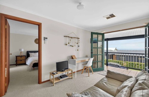 Hayborough House | 10 Rupara – Family Beach House with Sea Views | Linen Included