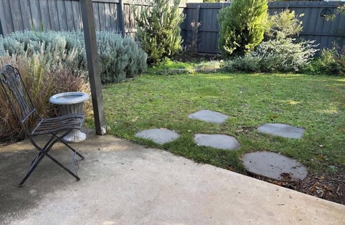 Highton House | 100m Highton Village - Peaceful 2 Bedroom