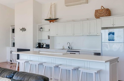 Middleton House | 124 Surfers Pde - Beachfront