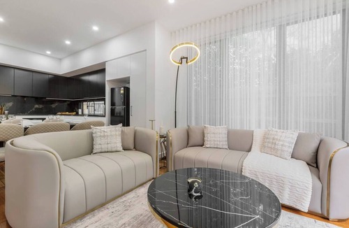 Williamstown North House | 12BR Luxury Escape Near Beach Museum & CBD