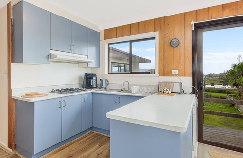 Bermagui House | 13 Golf Road - direct golf course access