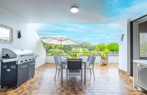 Fingal Bay Apartment | 14 The Dunes large unit with pool tennis court and directly across from Fingal beach