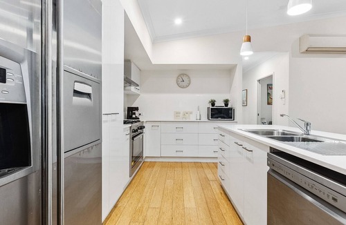 Rainbow Beach House | 15 Esprit Drive - Rainbow Shores. Wifi. Close to beach