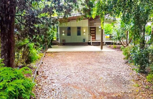 Rainbow Beach House | 15 Esprit Drive - Rainbow Shores. Wifi. Close to beach