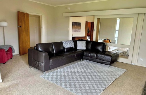 Leongatha House | 15 mins from the coast! Pet-friendly, large home great for multiple families!