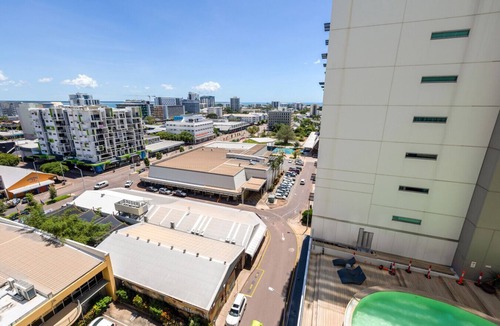 Darwin City Centre Apartment | 15th Floor Superior Hotel Suite King Bed