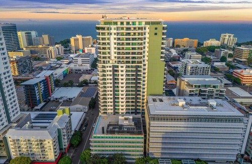 Darwin City Centre Apartment | 15th Floor Superior Hotel Suite King Bed